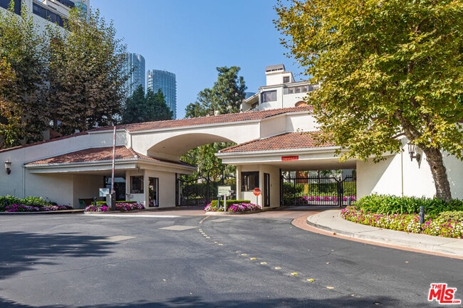 2102 Century Park Ln in Los Angeles, CA - Building Photo - Building Photo