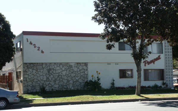 Pompeii in Panorama City, CA - Foto de edificio