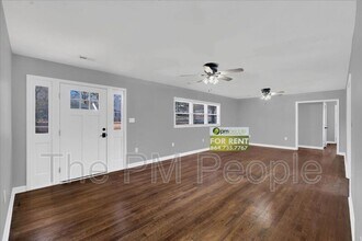 501 S E St in Easley, SC - Foto de edificio - Building Photo