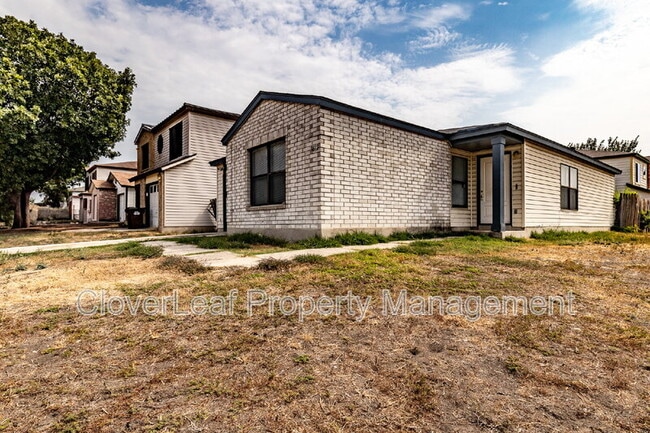 3612 Candlehill in San Antonio, TX - Building Photo - Building Photo