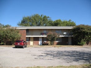 2222 Lucas Rd in Weatherford, TX - Foto de edificio - Building Photo