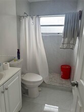 573 NW 113th St in Miami, FL - Foto de edificio - Building Photo