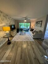 4444 E Paradise Village Pkwy N in Phoenix, AZ - Building Photo