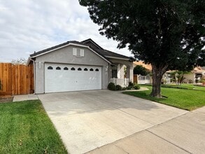 710 Foothill St in Los Banos, CA - Building Photo - Building Photo