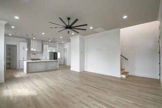 2416 Prentiss Ave in New Orleans, LA - Foto de edificio - Building Photo