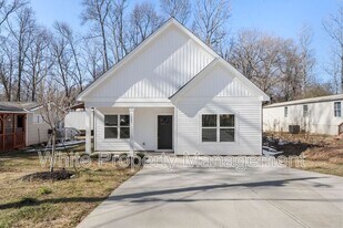 7805 Shadow Lawn Rd in Charlotte, NC - Building Photo