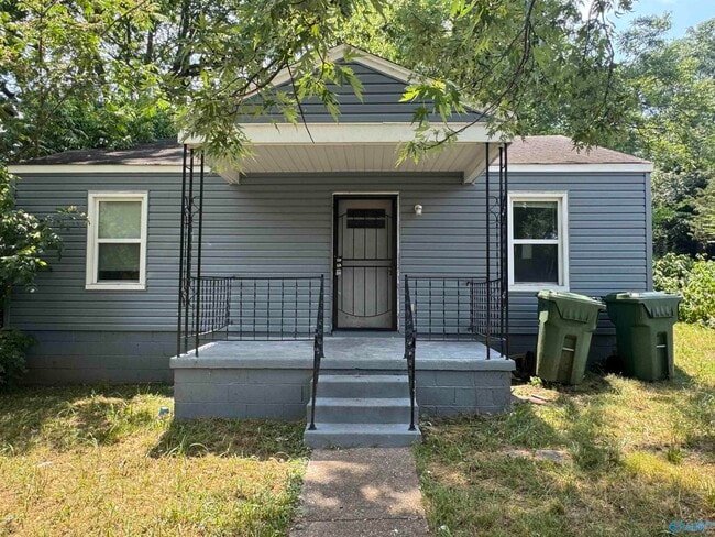 property at 905 Fairway Dr NW