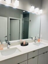 947 Arlington Ave N in St. Petersburg, FL - Foto de edificio - Building Photo