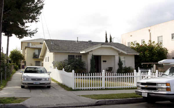 1071 Ohio Ave in Long Beach, CA - Foto de edificio - Building Photo