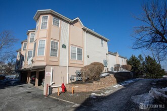 124 Adamecs Way in South Amboy, NJ - Building Photo - Building Photo