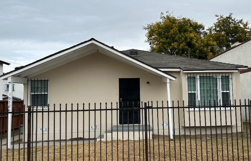 10526 Budlong Ave in Los Angeles, CA - Building Photo