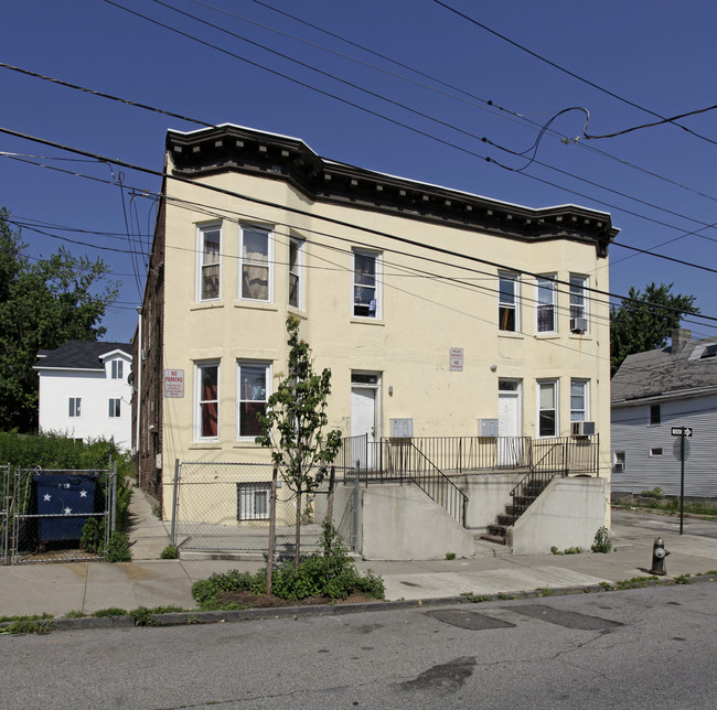 190-192 N Burgher Ave in Staten Island, NY - Building Photo - Building Photo