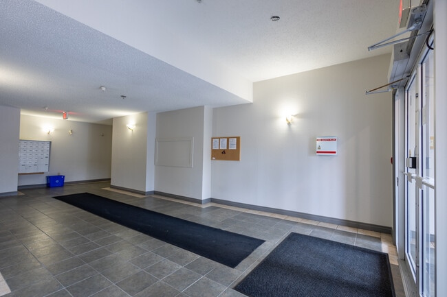 11446 40 Av NW in Edmonton, AB - Building Photo - Building Photo