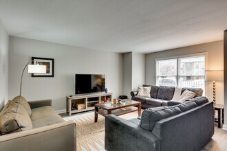 226 S Hoyne Ave, Unit SI ID1255624P in Chicago, IL - Foto de edificio - Building Photo