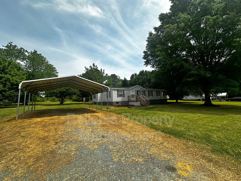 9004 Dorchester Ln in Willow Spring, NC - Building Photo
