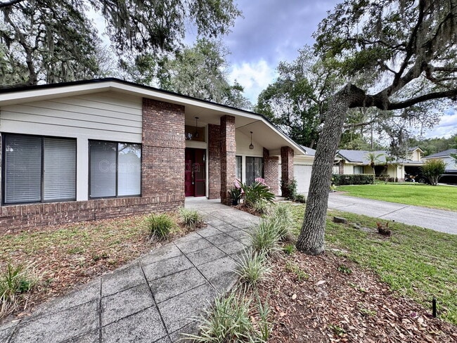 property at 721 Endeavour Dr S