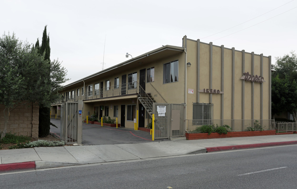 15560 Orange Avenue in Paramount, CA - Foto de edificio