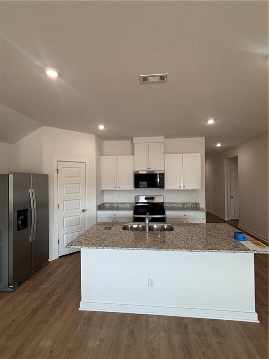 3081 Amarillo Way in Centerton, AR - Building Photo