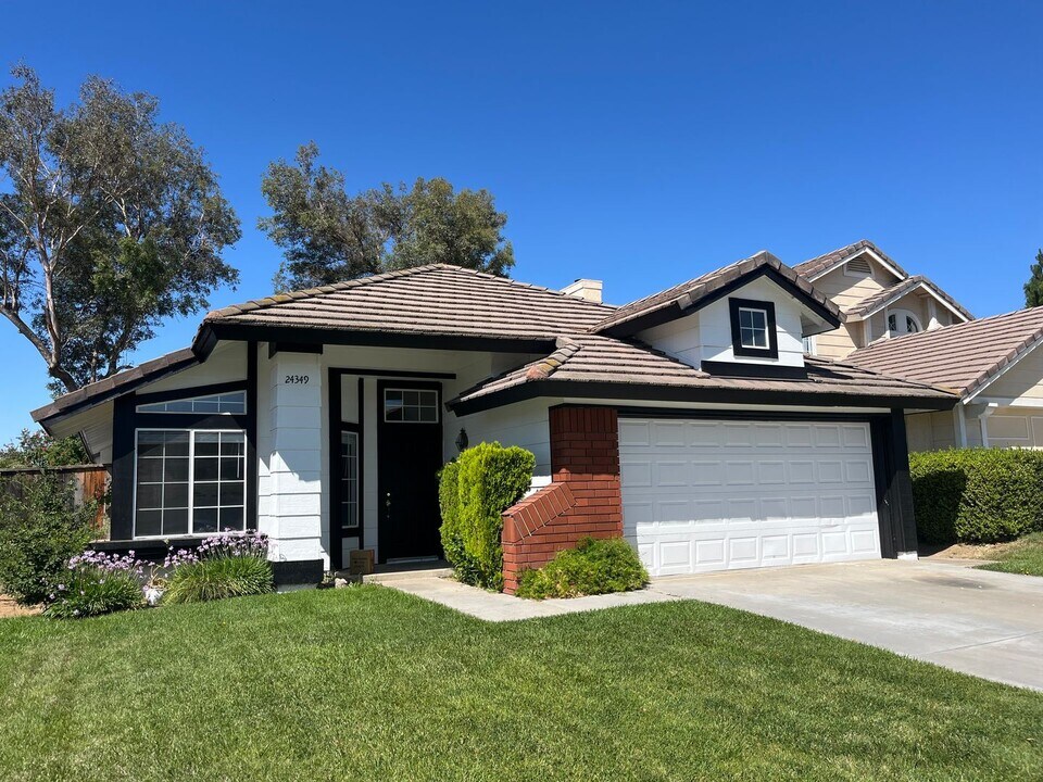 24349 Heron Rd in Murrieta, CA - Building Photo