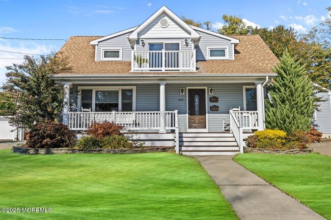 property at 633 N Manetta Dr