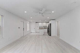 1279 Beach Rd in Singer Island, FL - Building Photo - Building Photo