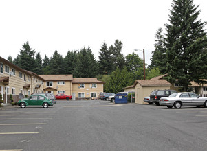 Treecrest Burnside in Portland, OR - Foto de edificio - Building Photo