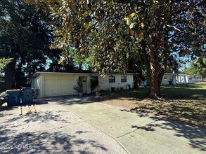 7118 Pellias Rd in Jacksonville, FL - Building Photo - Building Photo