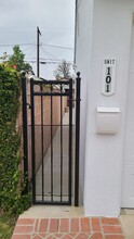2019 N Manning St, Unit Unit #101 in Burbank, CA - Foto de edificio - Building Photo