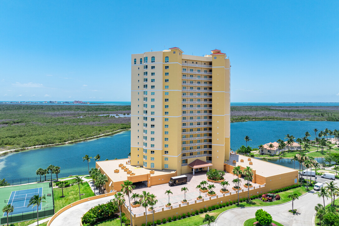 Mastique Towers in Ft. Myers, FL - Building Photo