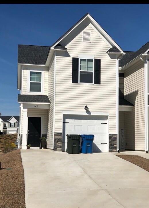 124 Silver Run Pl in West Columbia, SC - Building Photo