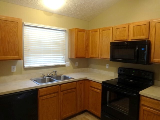 9300 Huggins Ln in Reynoldsburg, OH - Building Photo - Building Photo