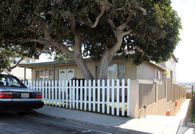 1810 Vanderbilt Ln in Redondo Beach, CA - Building Photo - Building Photo