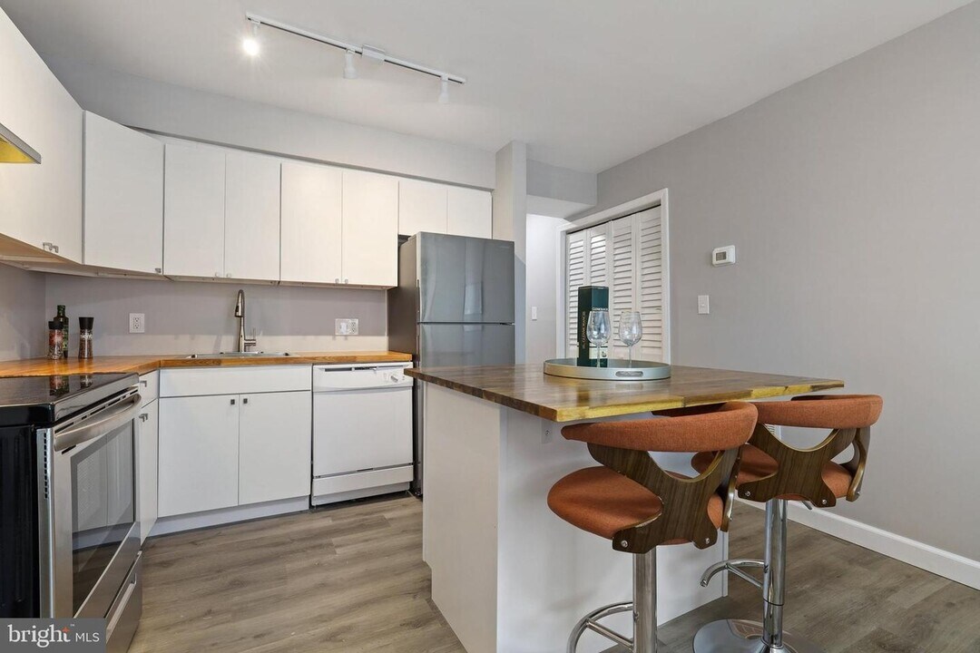 1208 16th St NE in Washington, DC - Building Photo