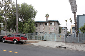 971 S Westmoreland Ave in Los Angeles, CA - Building Photo - Primary Photo