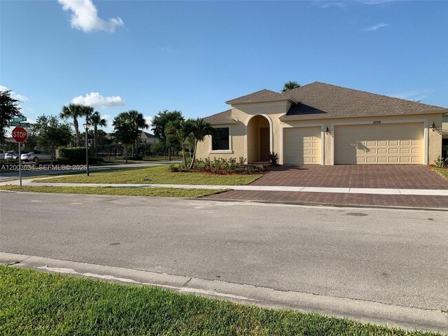 property at 10005 W Verona Cir