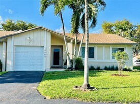 10909 SW 117th Pl in Miami, FL - Building Photo