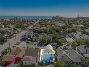 1910 Ave M 1/2 in Galveston, TX - Building Photo - Building Photo