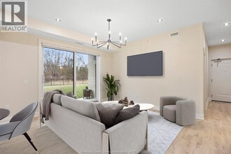 1826 Wyoming Ave in Lasalle, ON - Building Photo - Building Photo