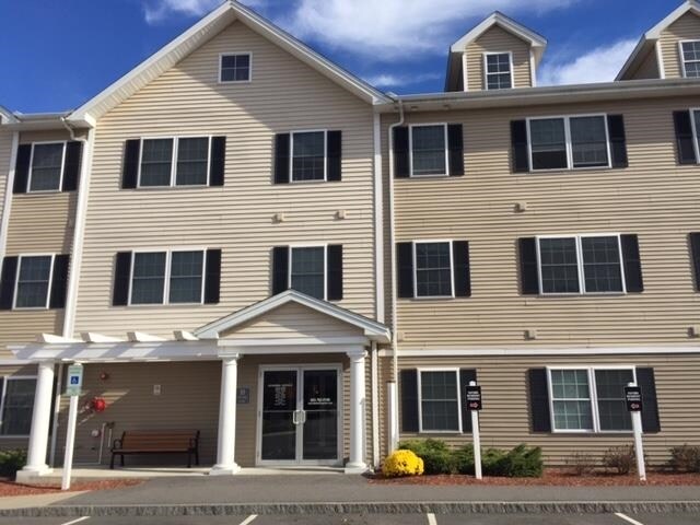 100 Sentinel Court in Manchester, NH - Foto de edificio - Building Photo