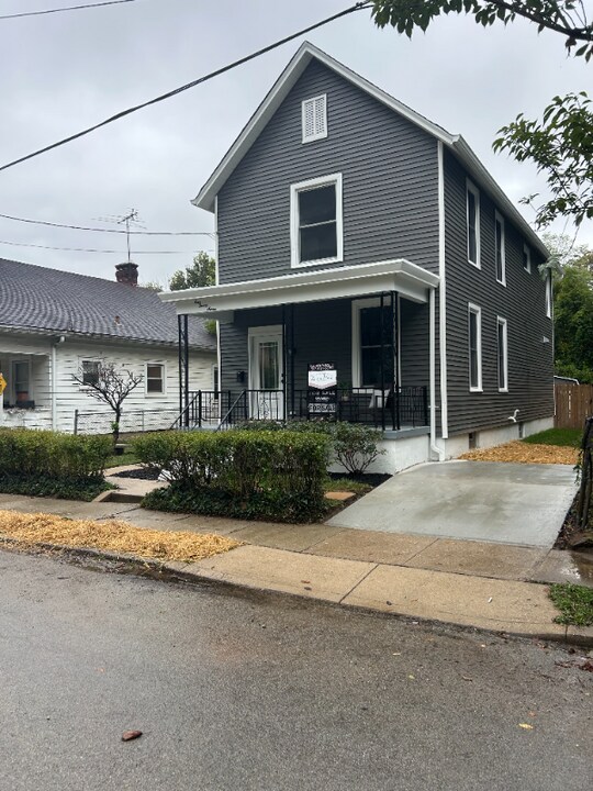 127 Meridian St in Cincinnati, OH - Foto de edificio