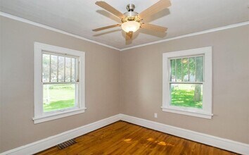 1050 17th St NE in Cedar Rapids, IA - Building Photo - Building Photo