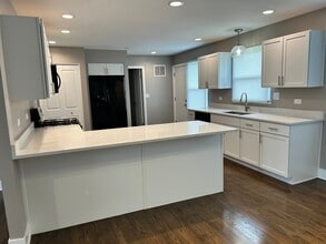 607 W Maude Ave in Arlington Heights, IL - Building Photo - Building Photo