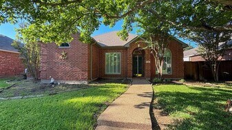 1164 Pleasant Oaks Dr in Lewisville, TX - Building Photo