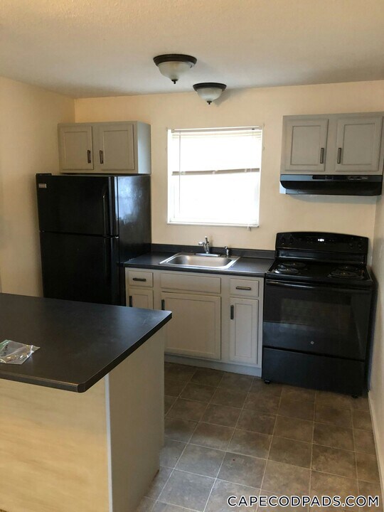 21 Thomas Ave in Bourne, MA - Building Photo