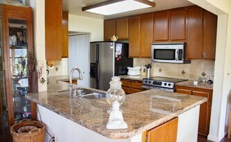 8000 Kroll Way in Bakersfield, CA - Building Photo