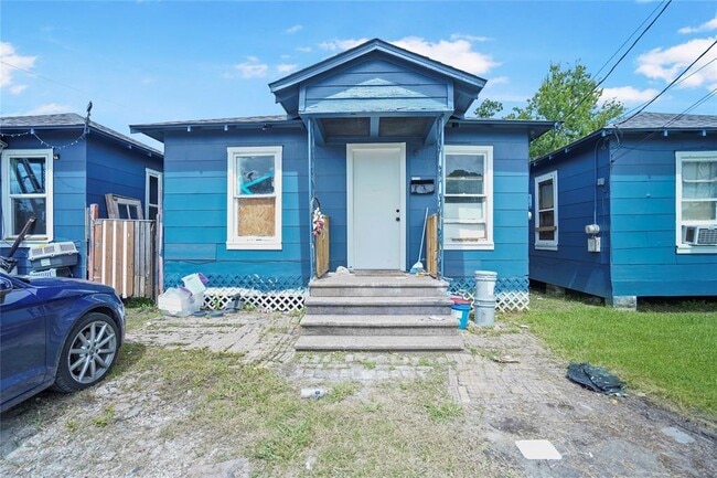 property at 3003 Amboy St