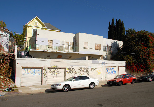 201 Rosemont Ave in Los Angeles, CA - Building Photo - Building Photo