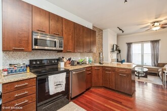 807 W Lill Ave in Chicago, IL - Building Photo - Building Photo