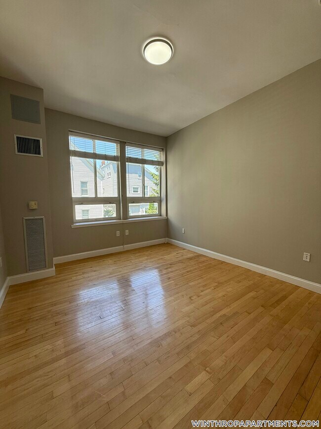312 Shirley St, Unit 106 in Winthrop, MA - Building Photo - Building Photo