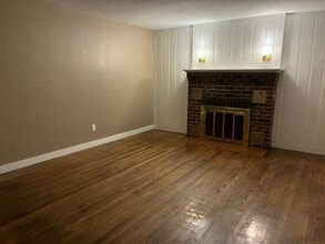 10 Keller Ave in Enfield, CT - Building Photo - Building Photo